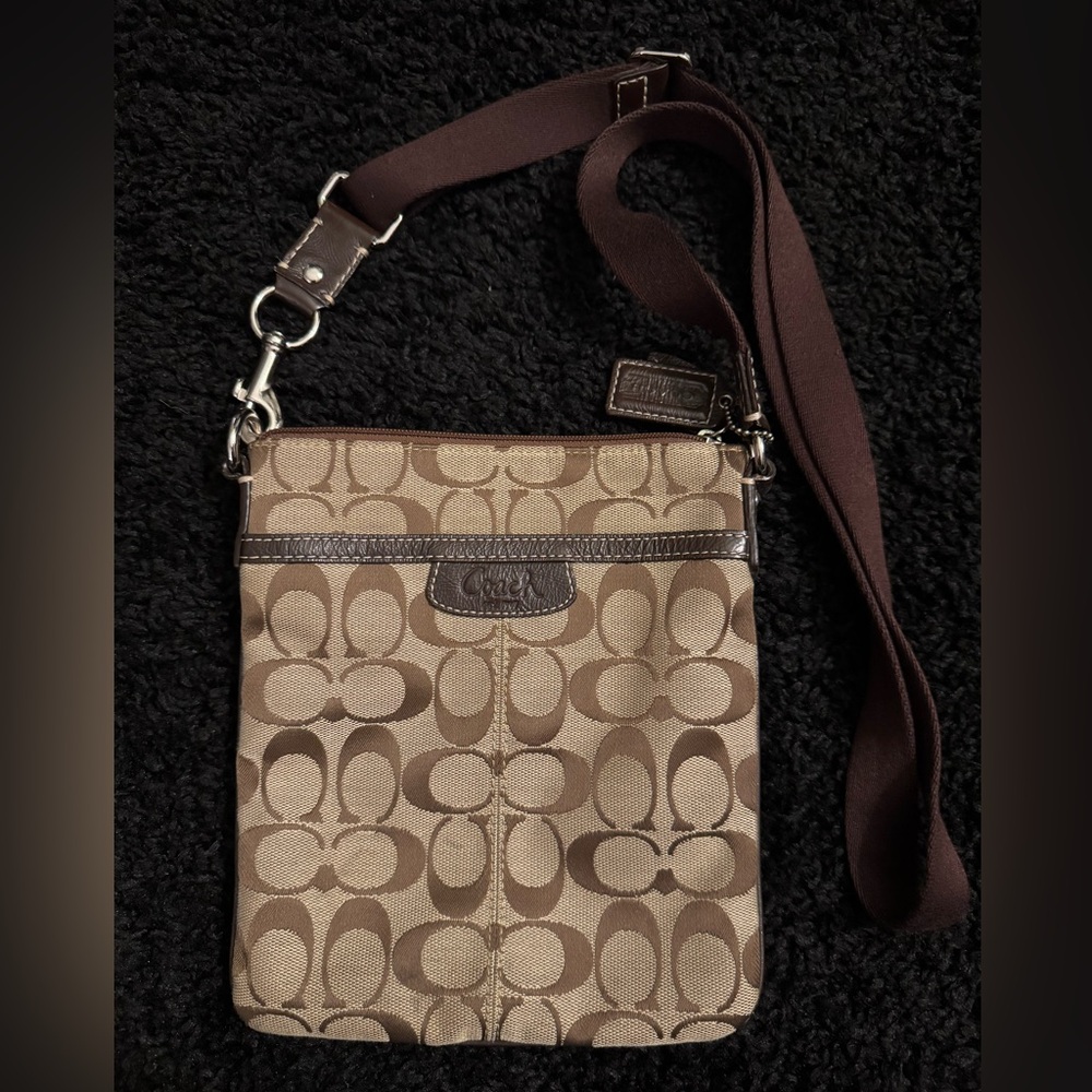 Coach Signature Canvas Crossbody in Khaki and Brown
MAKE AN OFFER